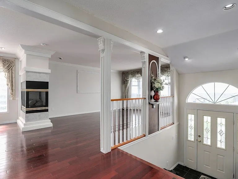 2657 Sandstone Cres #UPPER FLOOR — Photo 2