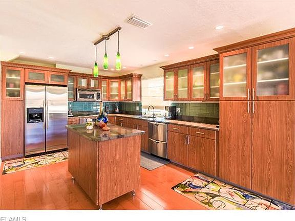 4th image of 1133 Bond Ct