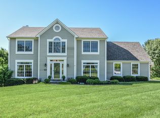 9280 Meadow Ridge Dr, West Chester, OH 45241