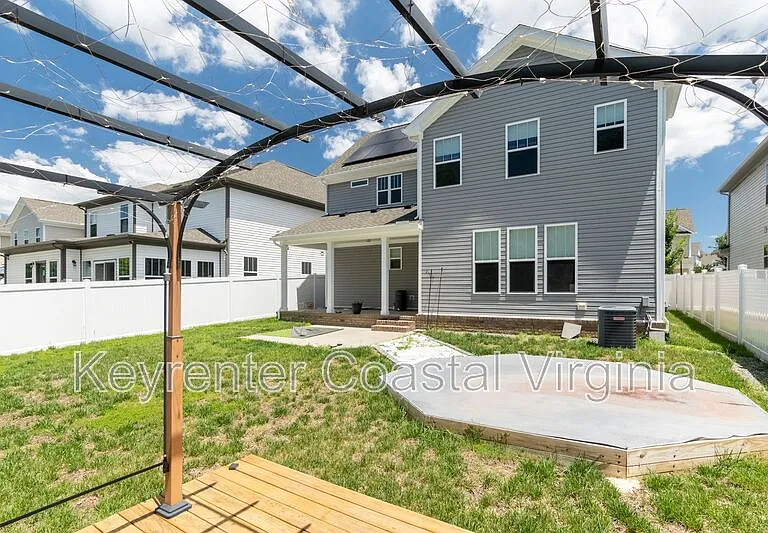 1415 Waltham Ln — Photo 22