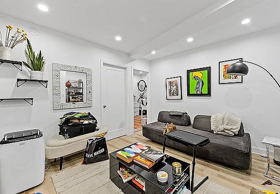 3rd image of 302 Mott St