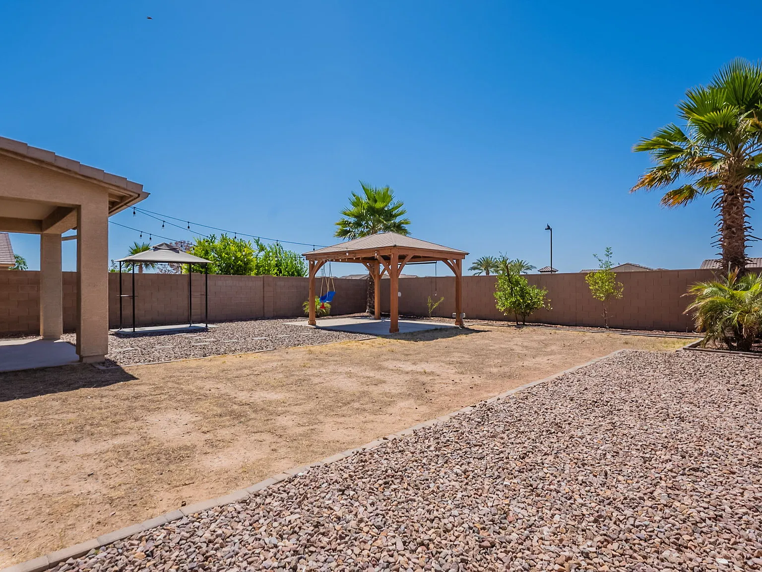 5 bed, 2.5 bath, 2587 sqft, $2,300 — Photo 4