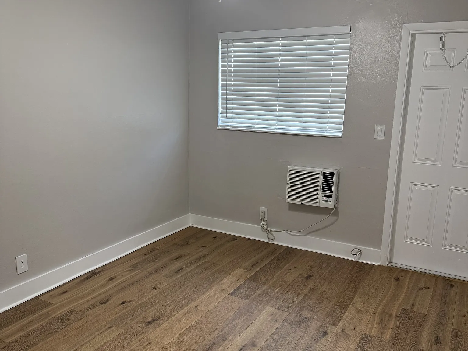 1331 Holly Heights Dr - 3 — Photo 4