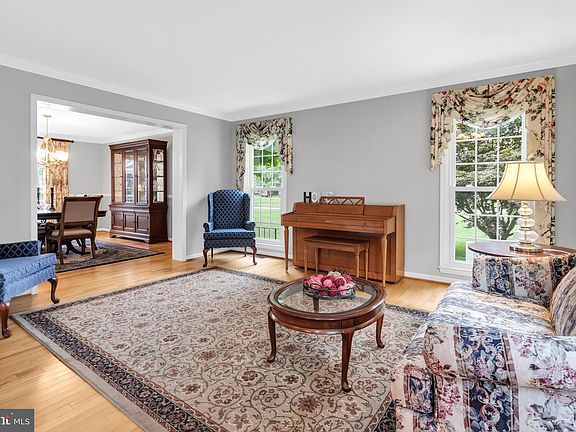 5th image of 315 Whitney Pl NE