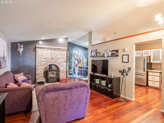5th image of 809 NE 160th Ave