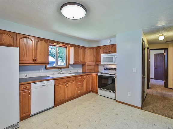 5th image of 3107 E 35th Ave