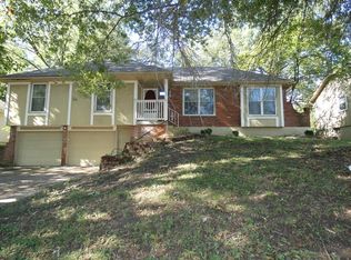 6220 NE Normandy Dr, Kansas City, MO 64118