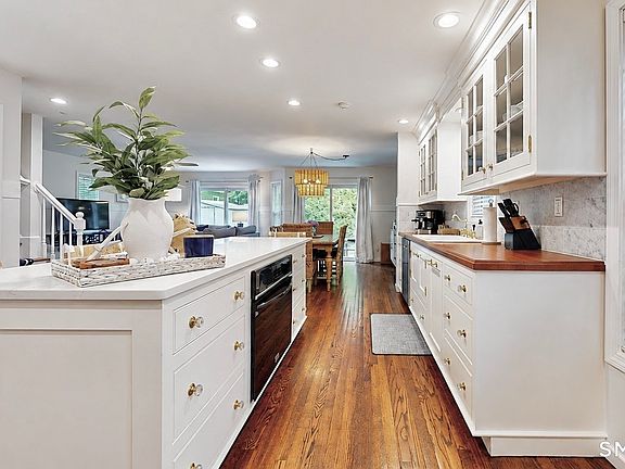 4th image of 39 Wildemere Avenue