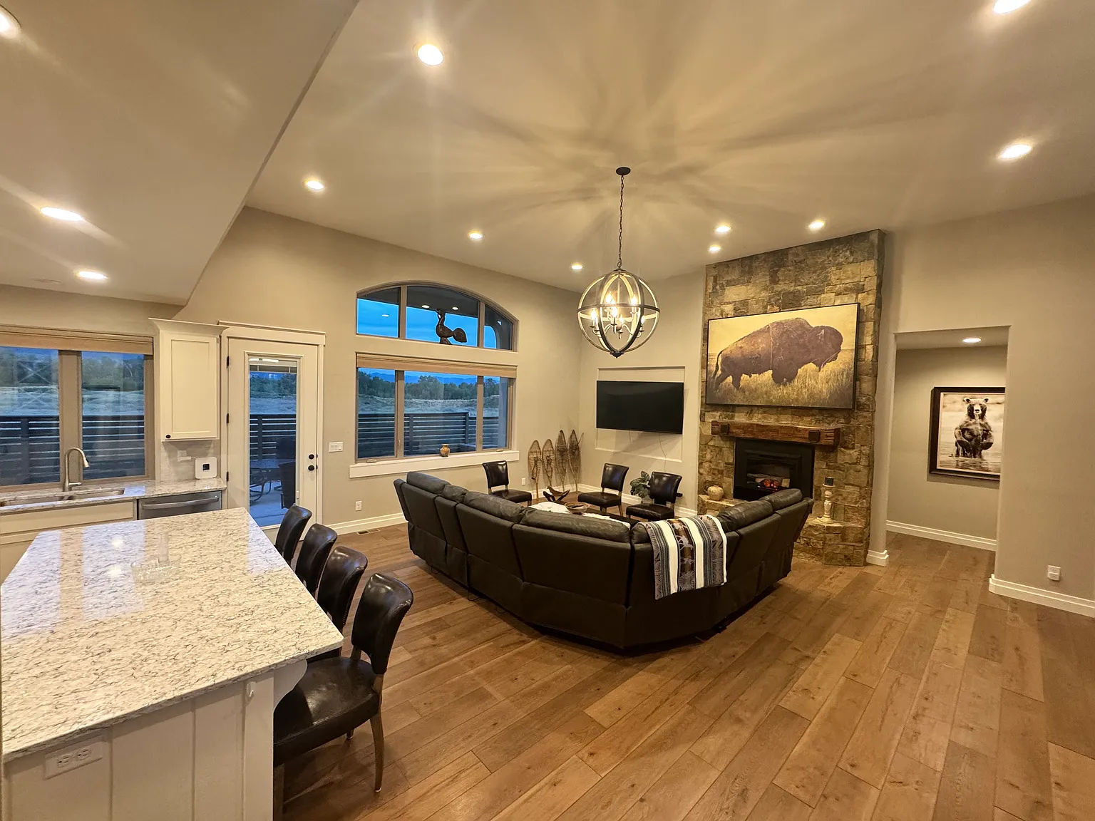 7 bed, 4440 sqft, $15,000 — Photo 1