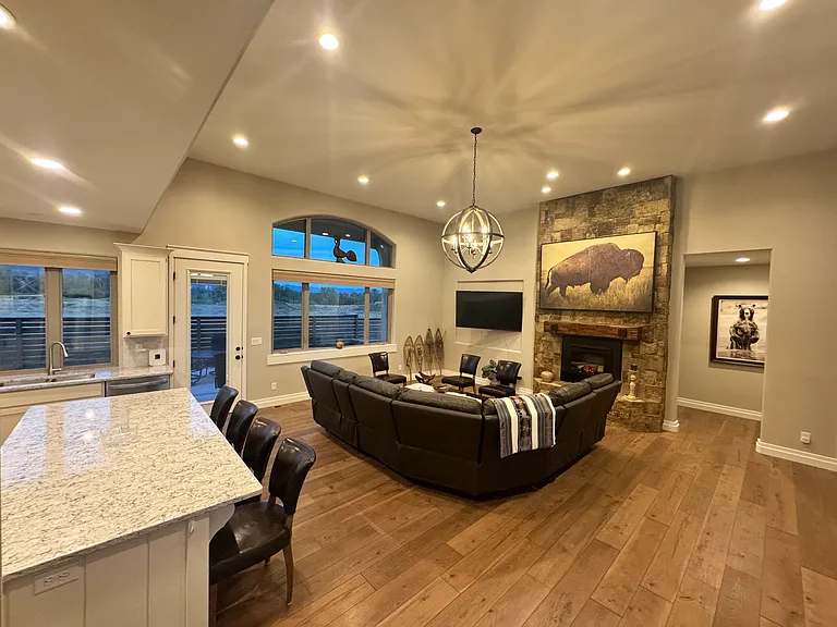 135 Baywood Dr — Photo 1