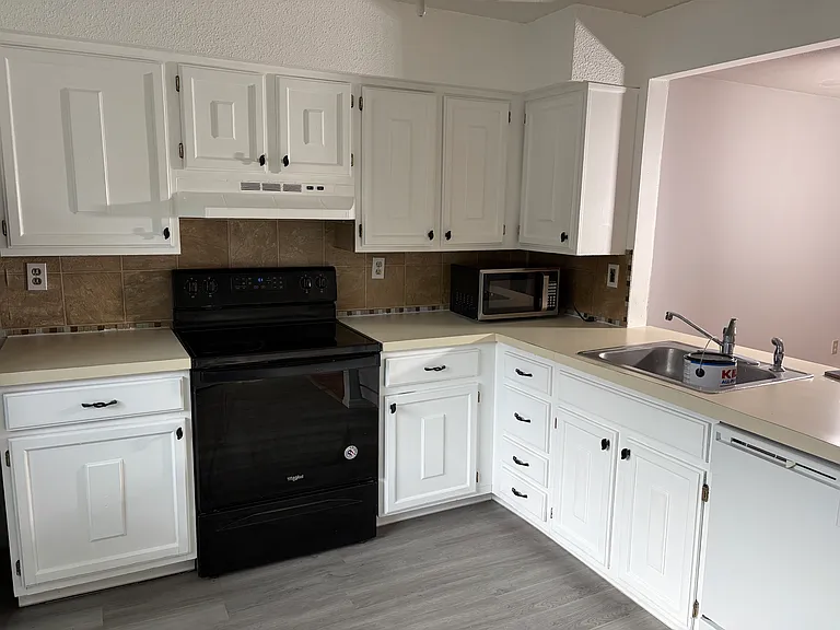 667 Hill St #5 — Photo 9