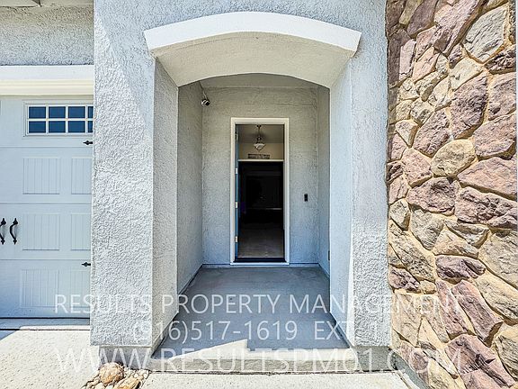 4th image of 2926 Fantail Ln