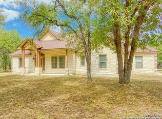 721 Killarney Rd, Floresville, TX 78114