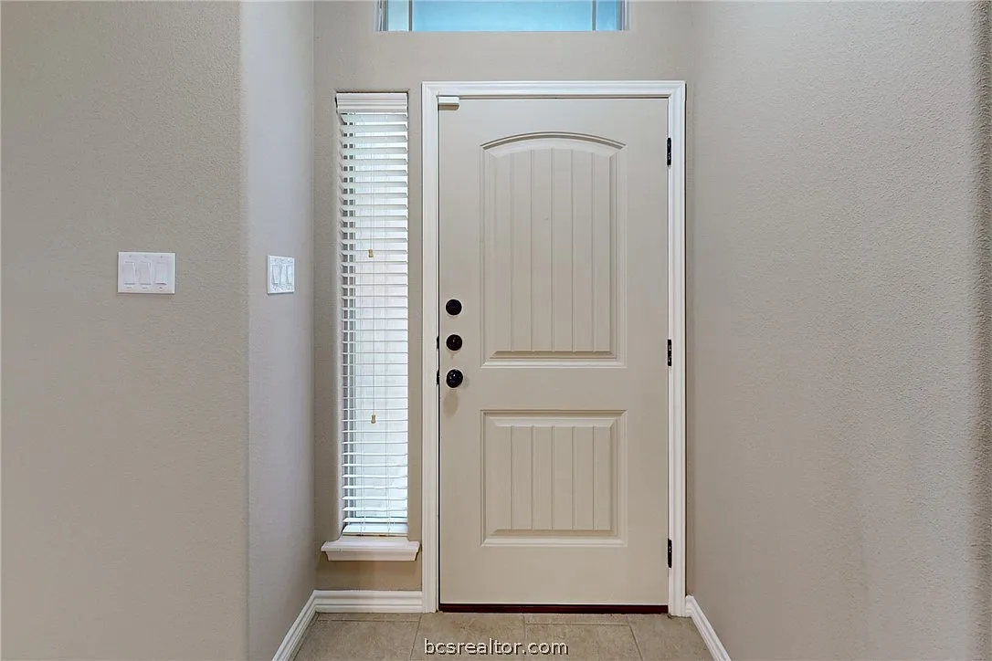 3 bed, 1599 sqft, $1,900 — Photo 4