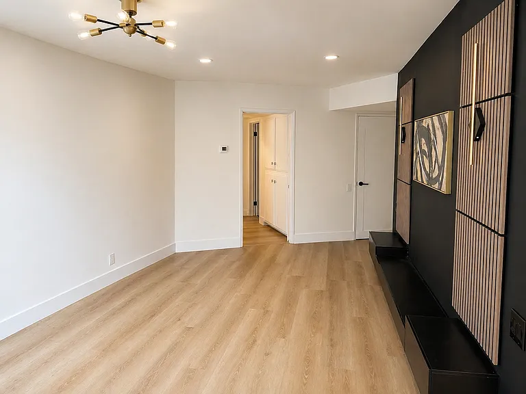 8490 Fountain Ave #306 — Photo 5