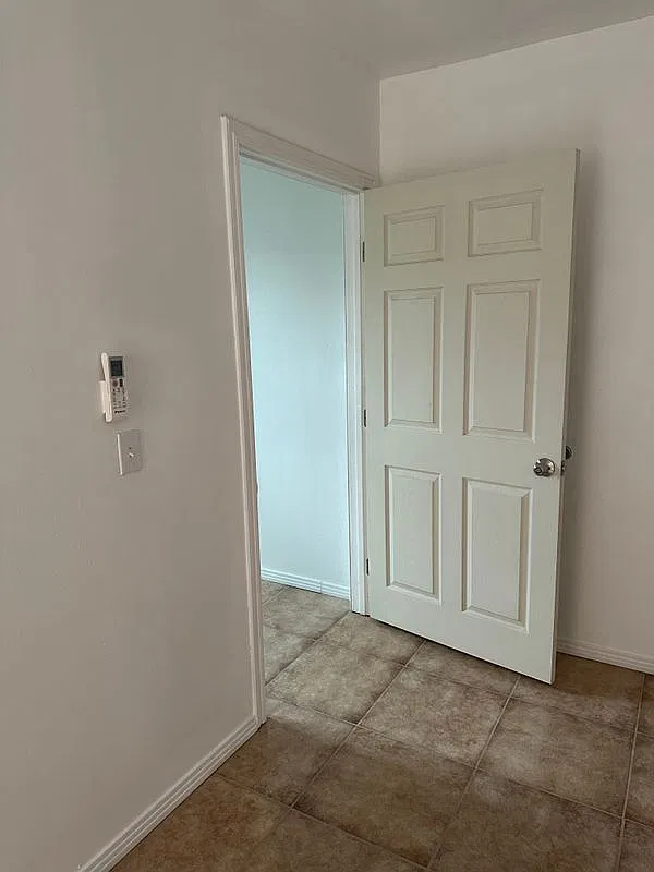 3 bed, 2.0 bath, 1385 sqft, $820 — Photo 2