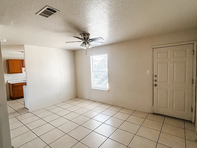 1808 Windward Dr #B — Photo 2