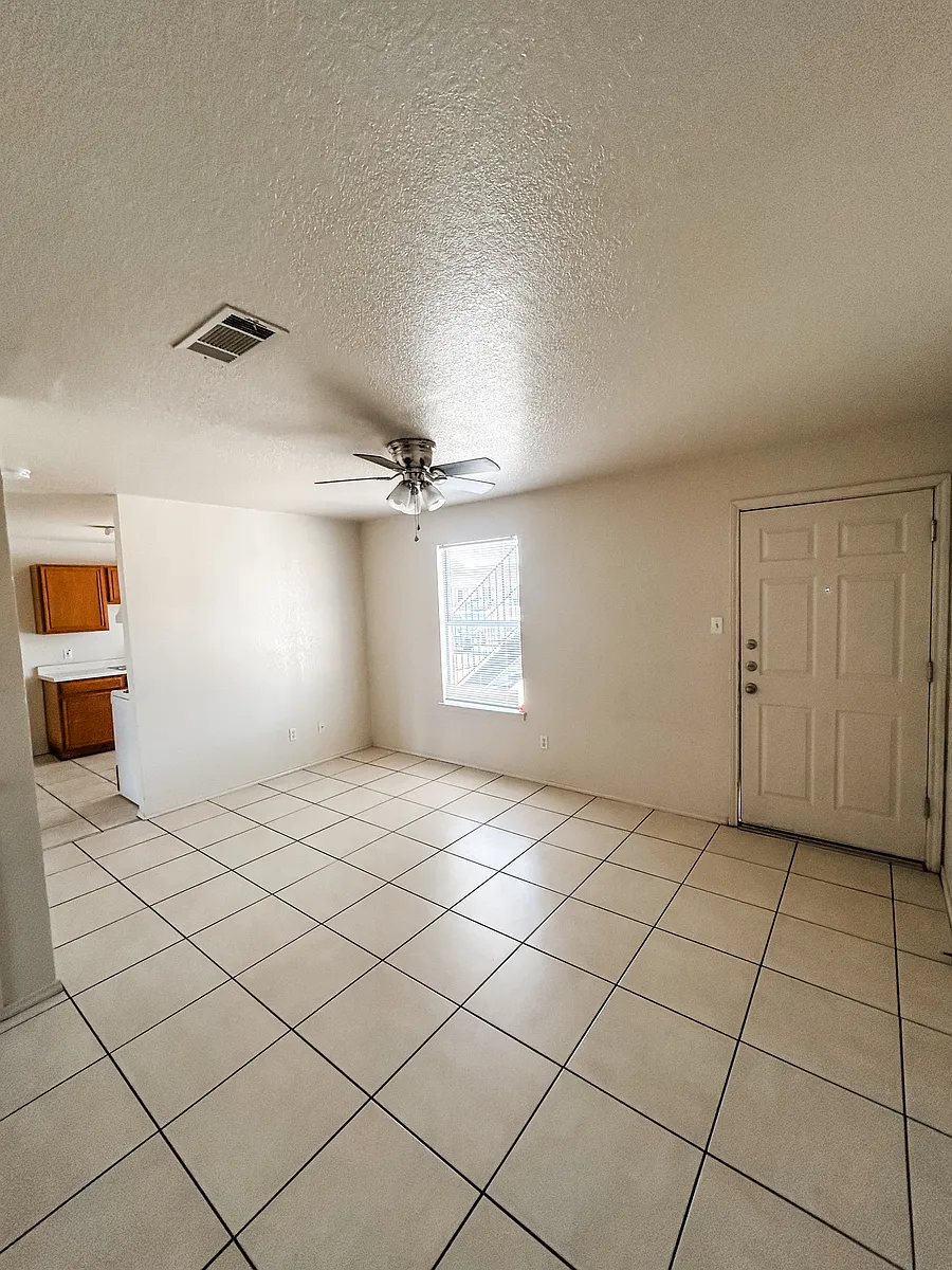 Building Photo - 1808 Windward Dr #B
