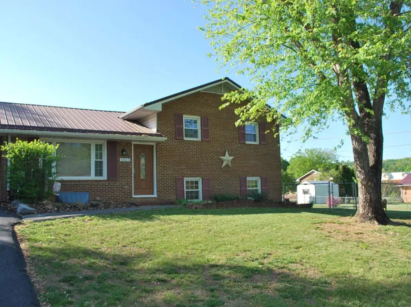 6883 Flower Land Ln, Radford, VA 24141