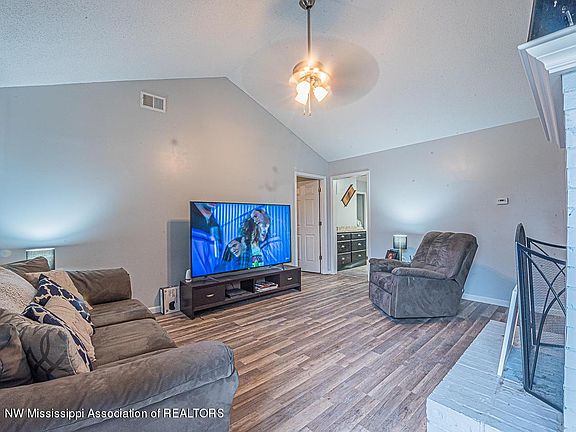 2nd image of 5671 Shannon Dr