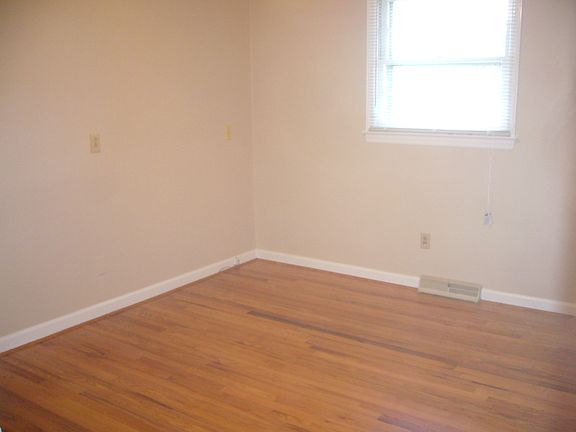 Bedroom w/refinished floors