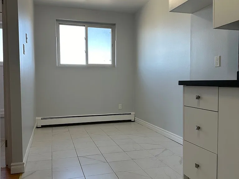 15 Mowat Blvd #14 — Photo 5