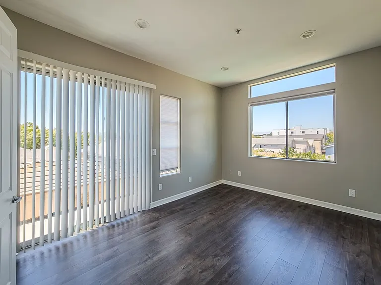 5237 Willowcrest Ave — Photo 25
