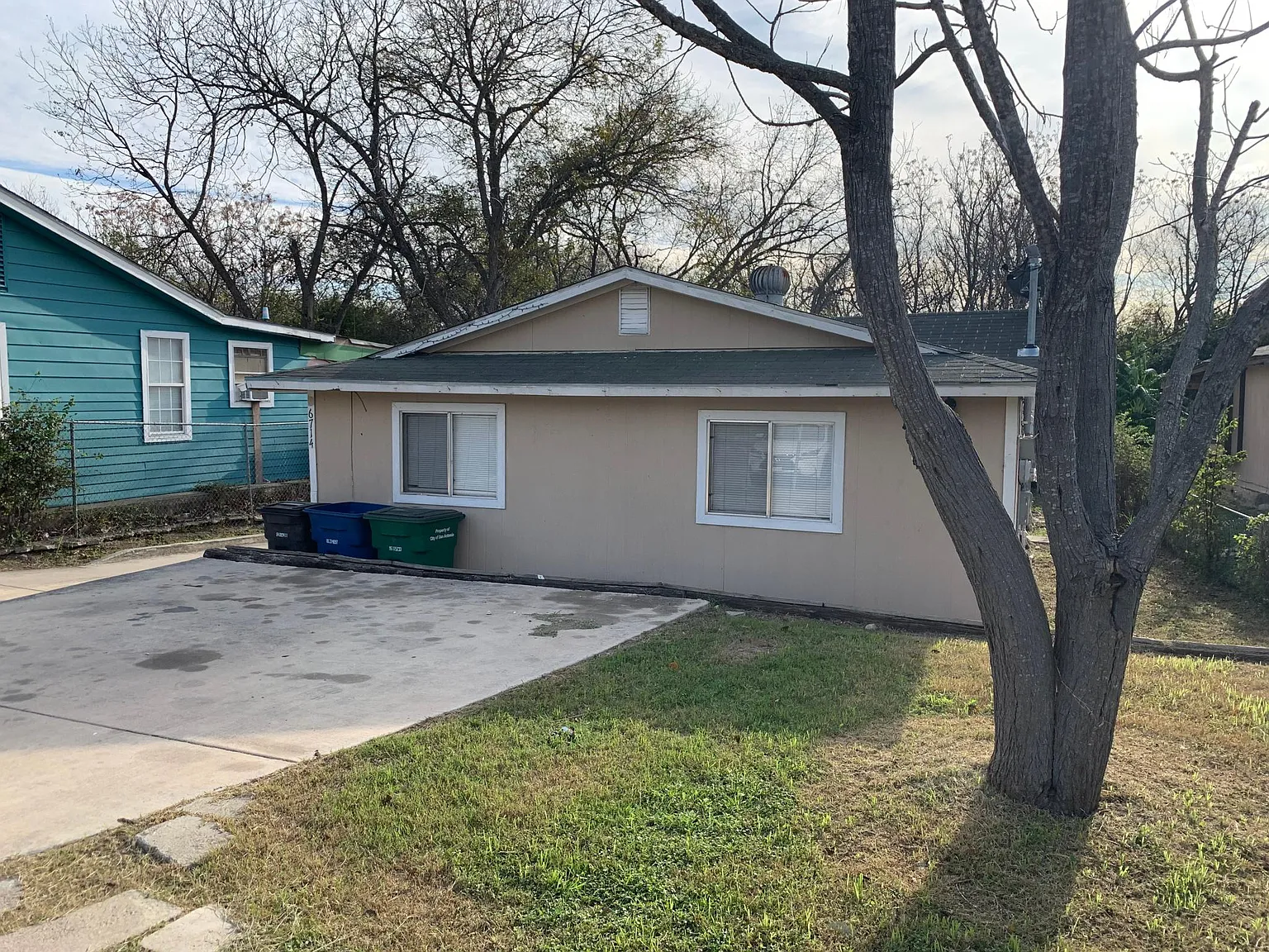 3 bed, 900 sqft, $895 — Photo 2