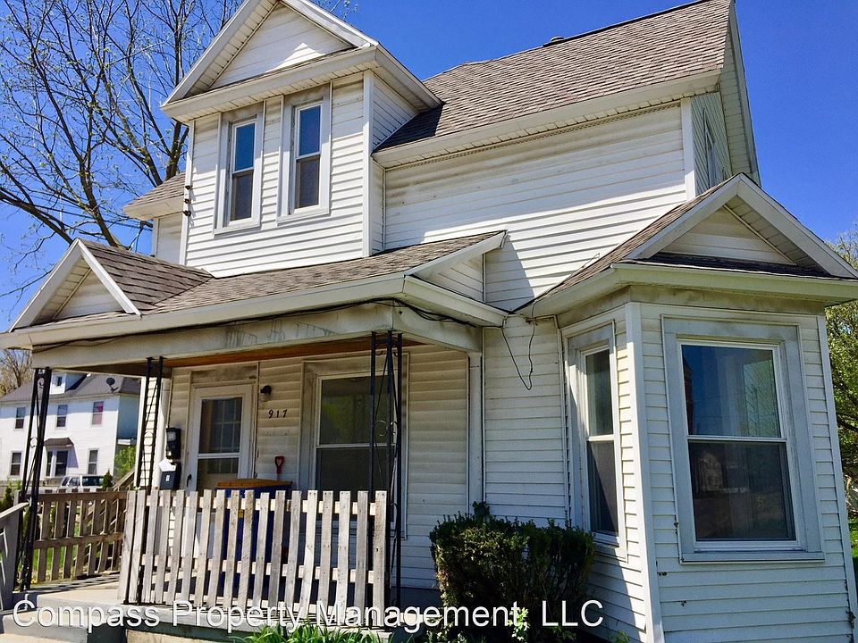 1st image of 917 Alpine Ave NW #1