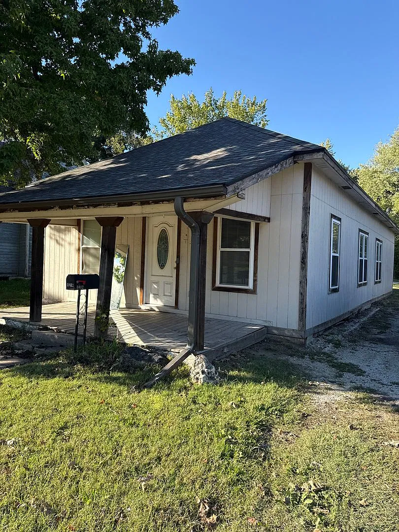 1012 East Street — Photo 2