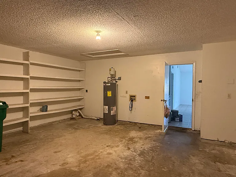 1194 SW Granadeer St — Photo 2