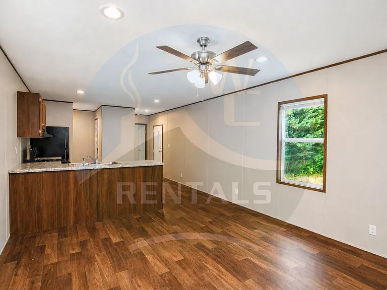 1033 Dillsboro Rd — Photo 2