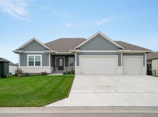 17211 W 197th St, Spring Hill, KS 66083