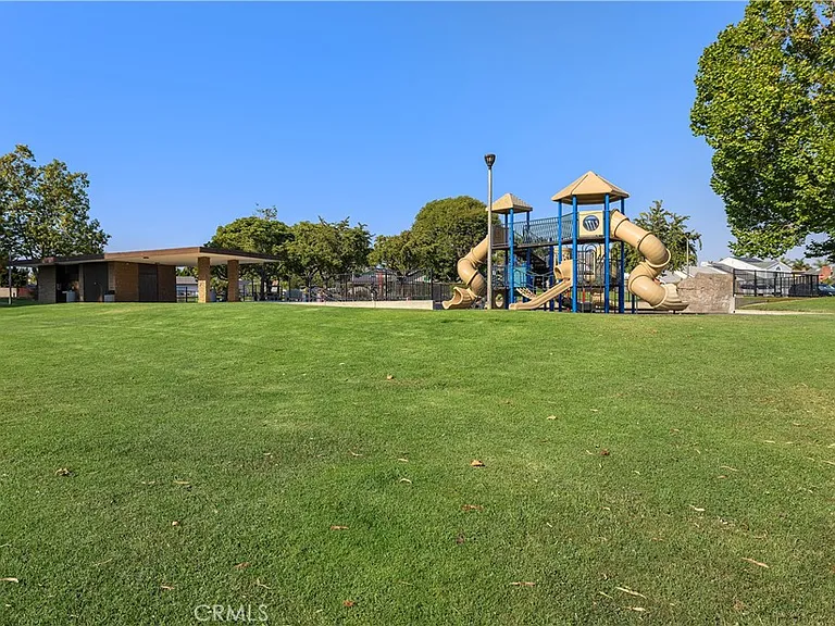 24725 Camarillo St — Photo 36
