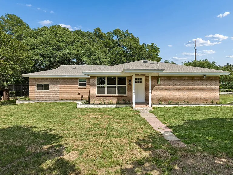 1212 W Murphy Rd — Photo 1