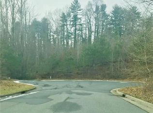 1039 Williamsburg Dr, Lenoir, NC 28645