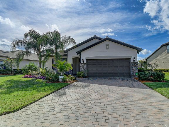 3rd image of 120 SE Courances Drive