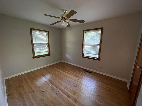3rd image of 395 Schooley Dr