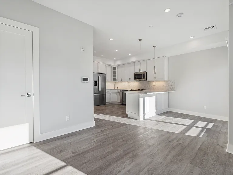 355 Phillips Park Rd #301 — Photo 3