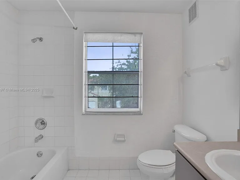 17037 SW 39th St — Photo 15