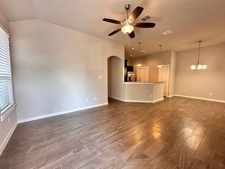 371 Creekside Curv — Photo 3