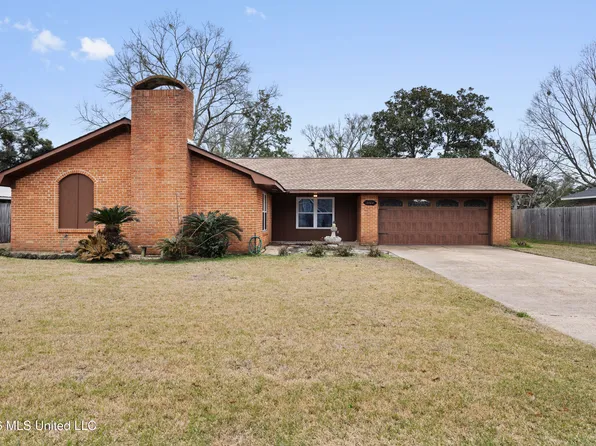 2704 English Dr, Ocean Springs, MS 39564