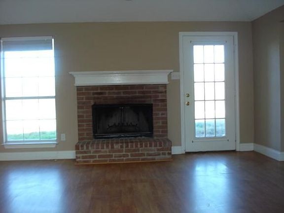 4th image of 3841 Willow Creek Dr