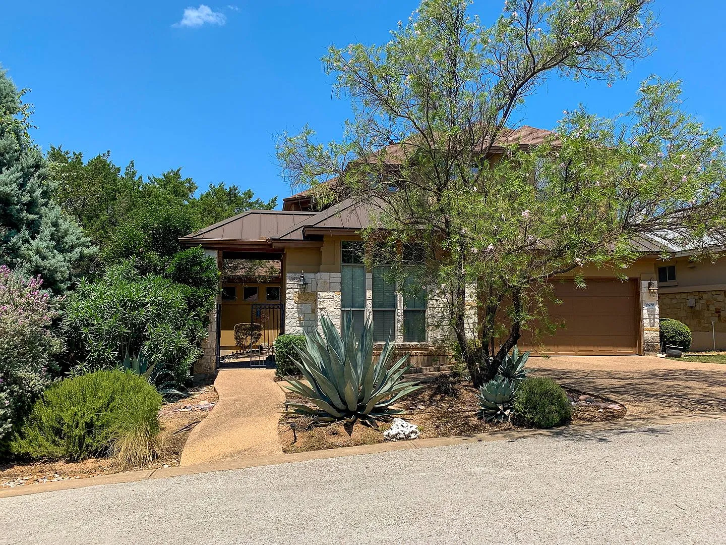 Gorgeous, private retreat tucked away in the desirable Toro Creek community! — Photo 1