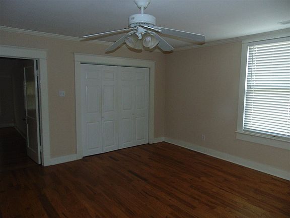 2nd image of 631 Phillips St