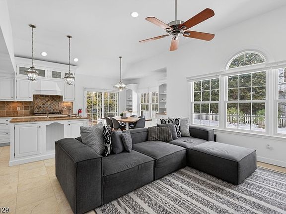 3rd image of 236 White Oak Ridge Rd