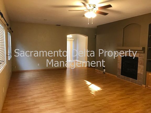 5th image of 2126 Paul Courter Way