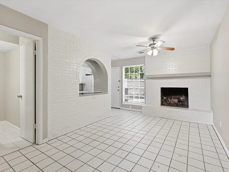 1910 W Sanford St #A — Photo 6