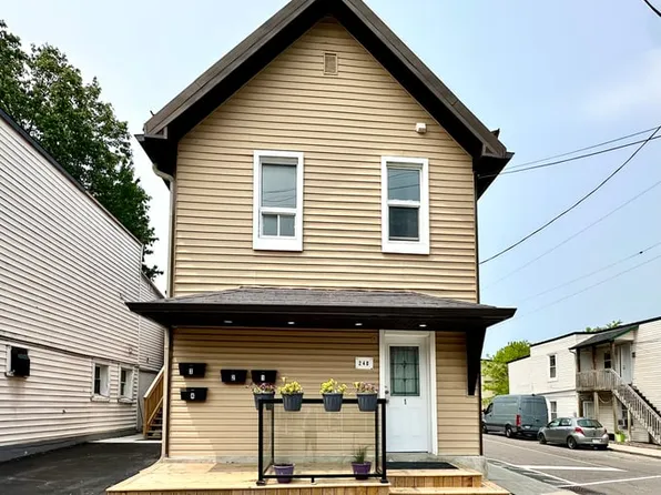240 Marier Ave #3, Ottawa, ON K1L 5R1