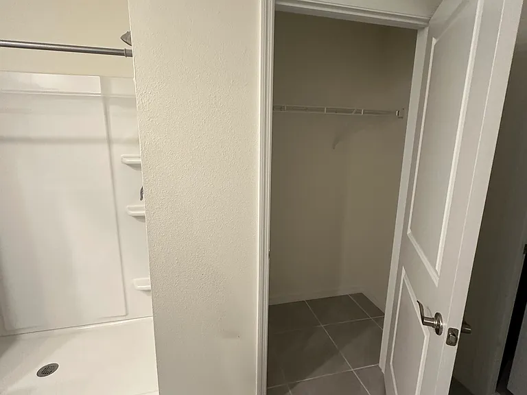 498 Hallcrest Ave — Photo 6